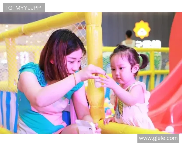 足球明星携子共度亲子时光接受媒体采访分享育儿心得与职业生涯故事
