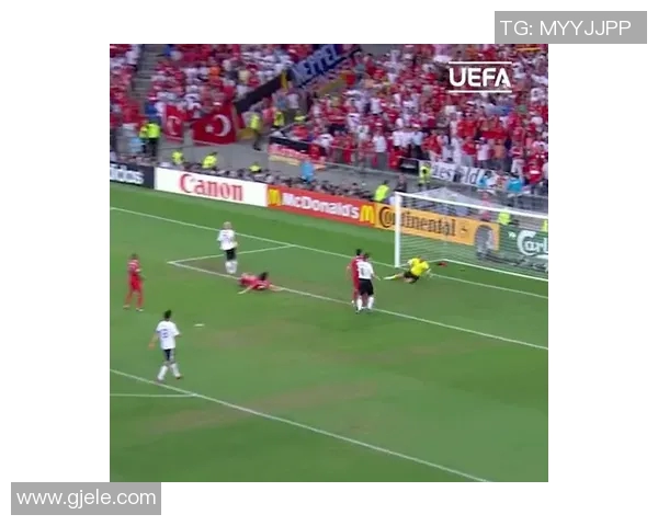 2023年足球明星卡套热潮来袭收藏价值与乐趣并存的全新体验 2023年足球明星卡套热潮来袭收藏价值与乐趣并存的全新体验