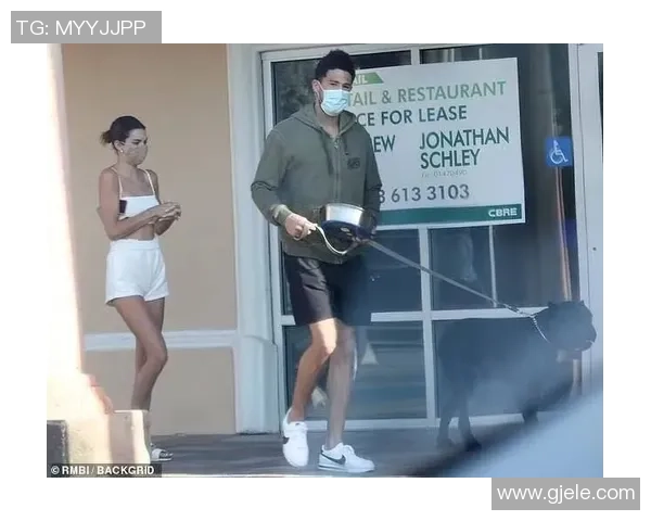 欧洲足球明星夫妻甜蜜瞬间大揭秘精彩照片集锦展示他们的爱情与事业